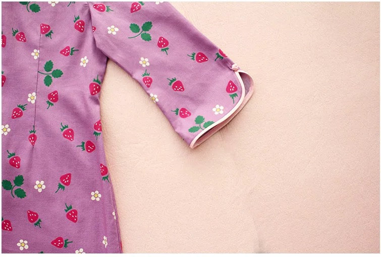 MID SLEEVE STRAWBERRY PRINT DRESS IN PURPLE